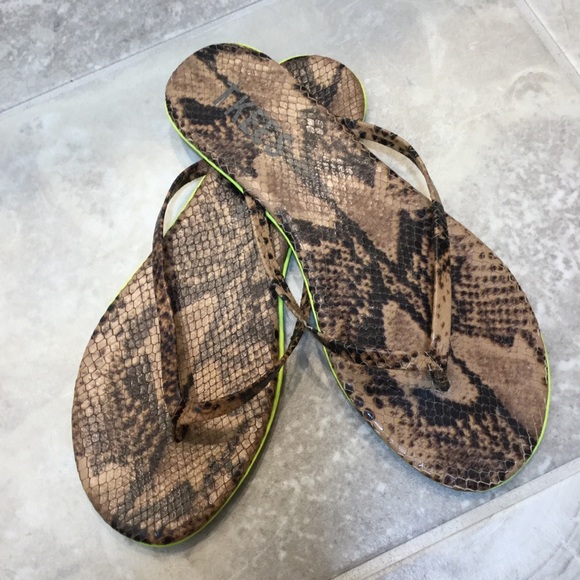 tkees snakeskin